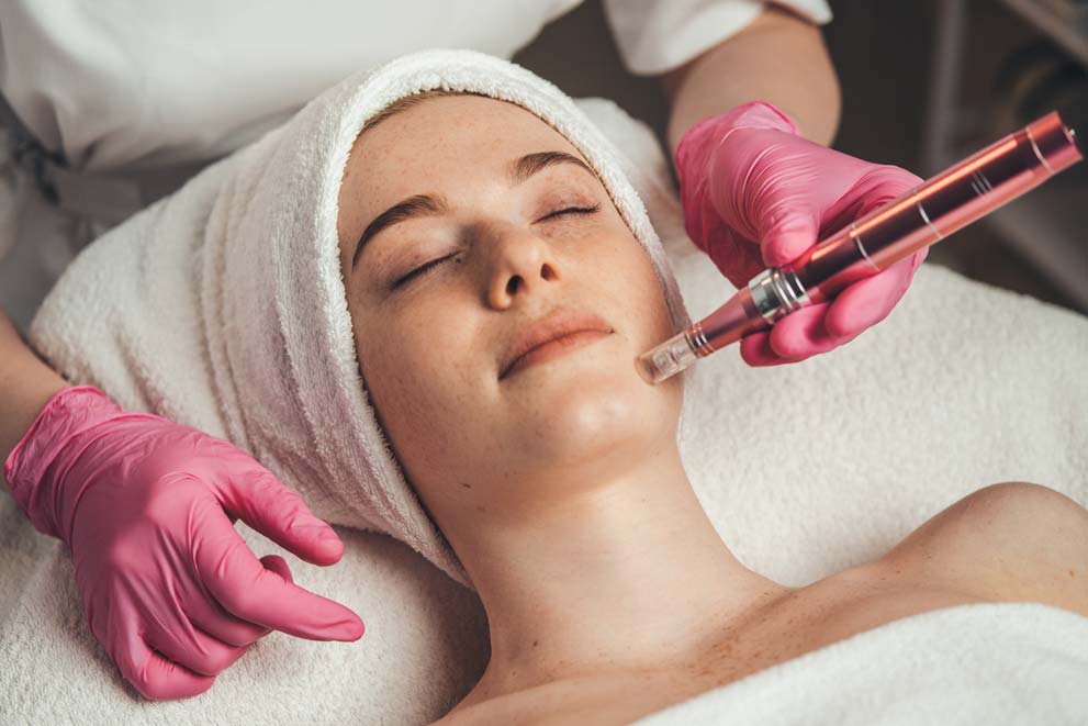 Microneedling,-Skin-Superfood-Serum-Cocktail-&-LED-Light-Therapy